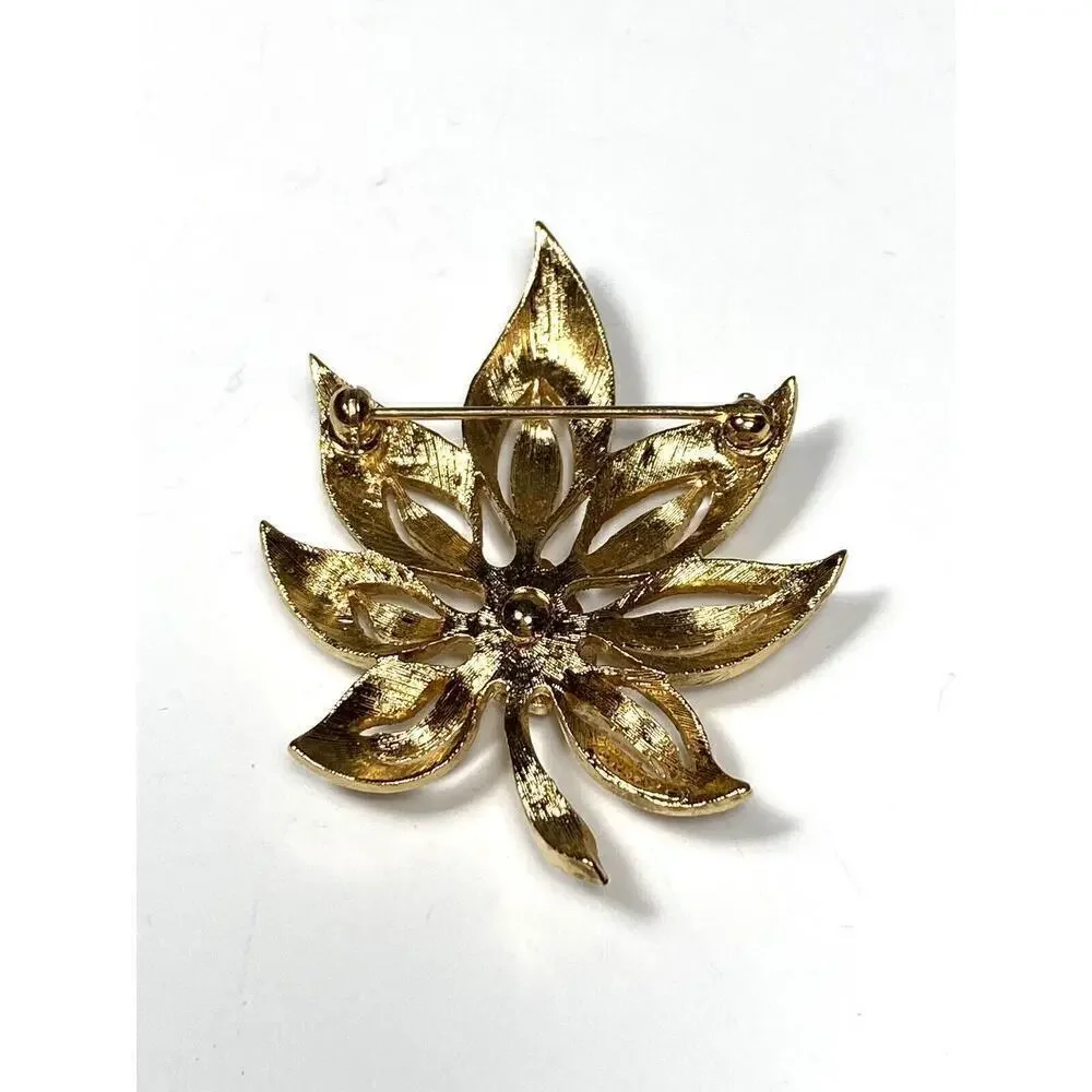 Monet brooch leaf